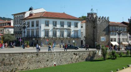 Is located near the University of Braga, next to the Iberian