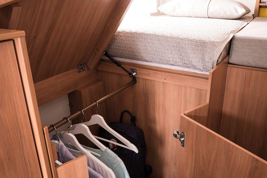 S 520 provide even more storage options for your travel clothes.