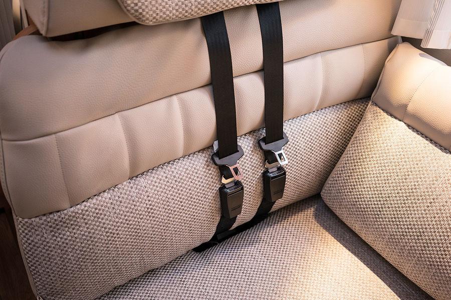 The bench seat in the seating area is fitted with two three-point seatbelts, meaning that up to four people can safely travel in the HYMER Van S in compliance with the regulations.
