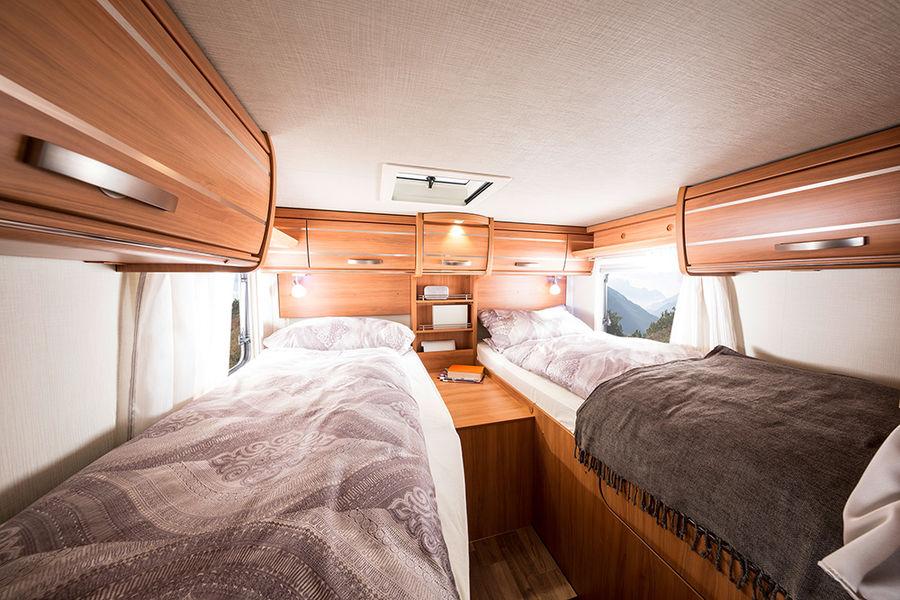 HYMER Van S - sleeping room Despite its compact size, the HYMER Van S 520 has two large, comfortable twin beds for a restful night s sleep.