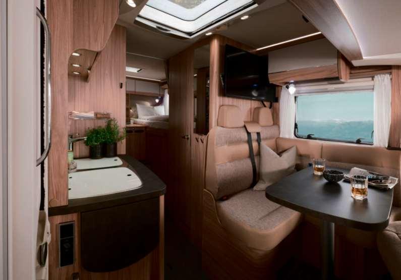 Comfort Plus class HYMER Exsis-t and Hymermobil Exsis-i 34 Living area and kitchen 35 Living area and kitchen