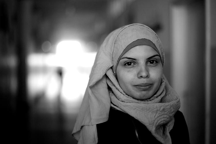 РАБОТЕН ЛИСТ Јас сум Азари и имам 14 години. Родена сум во Хомс во Сирија. Стигнавме во Јордан на 3.1.2013 година заради војната во Сирија.