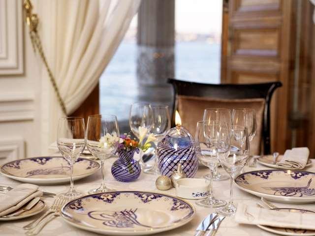 Dining A rich variety of restaurants and bars An exquisite dining experience by the Bosphorus Gazebo Lounge Laledan