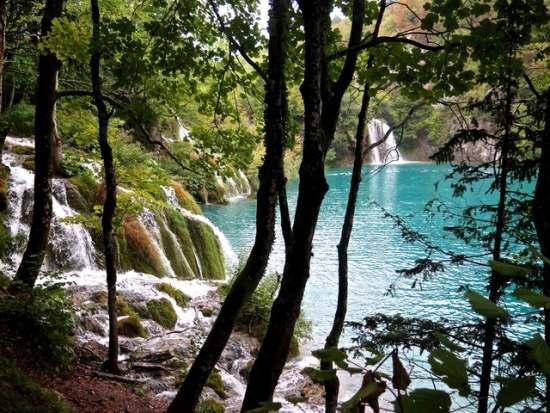Page 2 Day 4 - Thus 27 Sep: PLITVICE LAKES Breakfast, Dinner Today we explore the UNESCO protected Plitvice Lakes National Park.