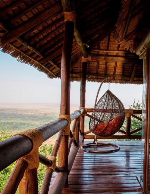 The ride lasts forty to sixty minutes, after which you are met by the ground crew for a traditional champagne toast followed by a magnificent bush breakfast, cooked and served on the Serengeti plains.