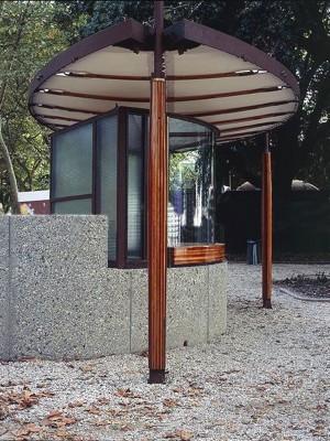 2004, although it is no longer in use The little booth is conceived as a small pavilion in itself mixing concrete, iron and wood 8-1952 La Biennale