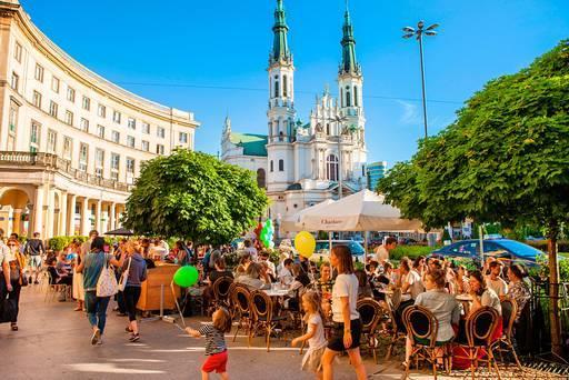 With your guide, start in Staré Město to see some medieval churches, palaces and the Klementinum (former Jesuit college) but on the main interest is the Old town Square and its Astronomical clock,
