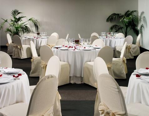 Meeting Rooms The H10 Conquistador hotel has 2 meeting rooms suitable for holding corporate