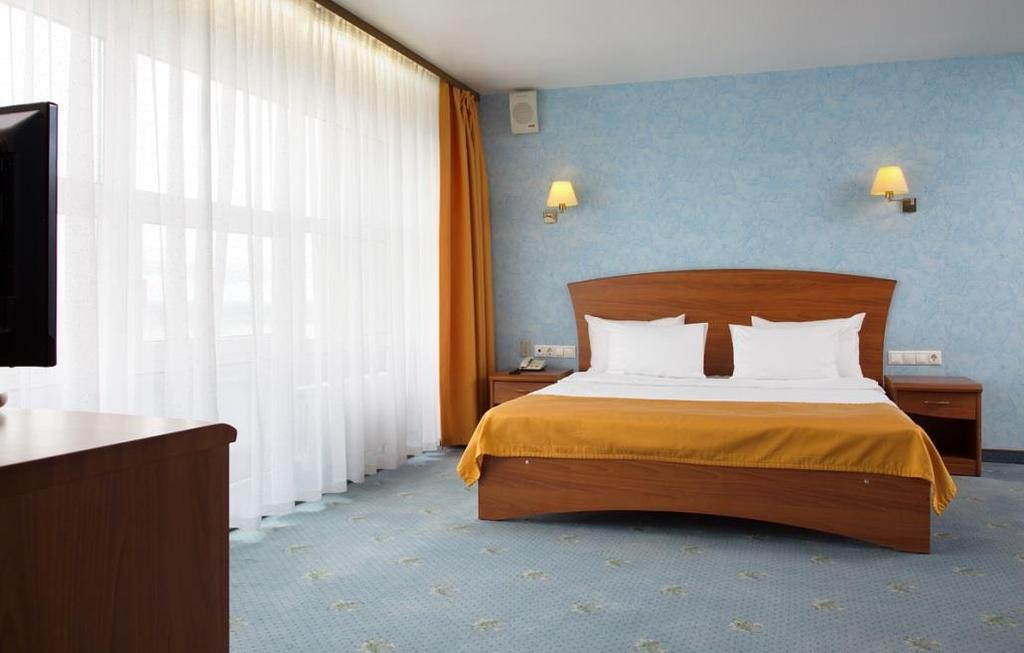 guest rooms are equipped with: Comfortable modern