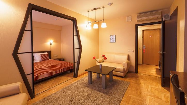 guest rooms are equipped with: Telephone, TV Mini-bar/