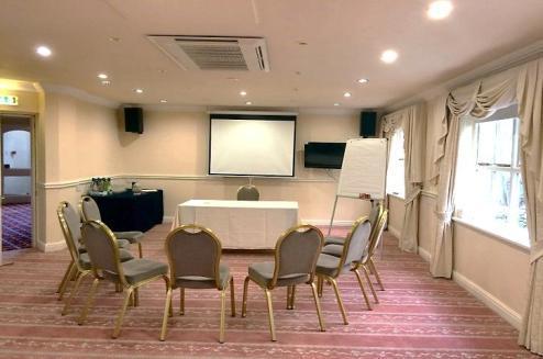 Business Facilities designated & bespoke Our Conference & Meetings Centre comprises 5 Main Conference Suites and 6 Syndicates, each with natural light.