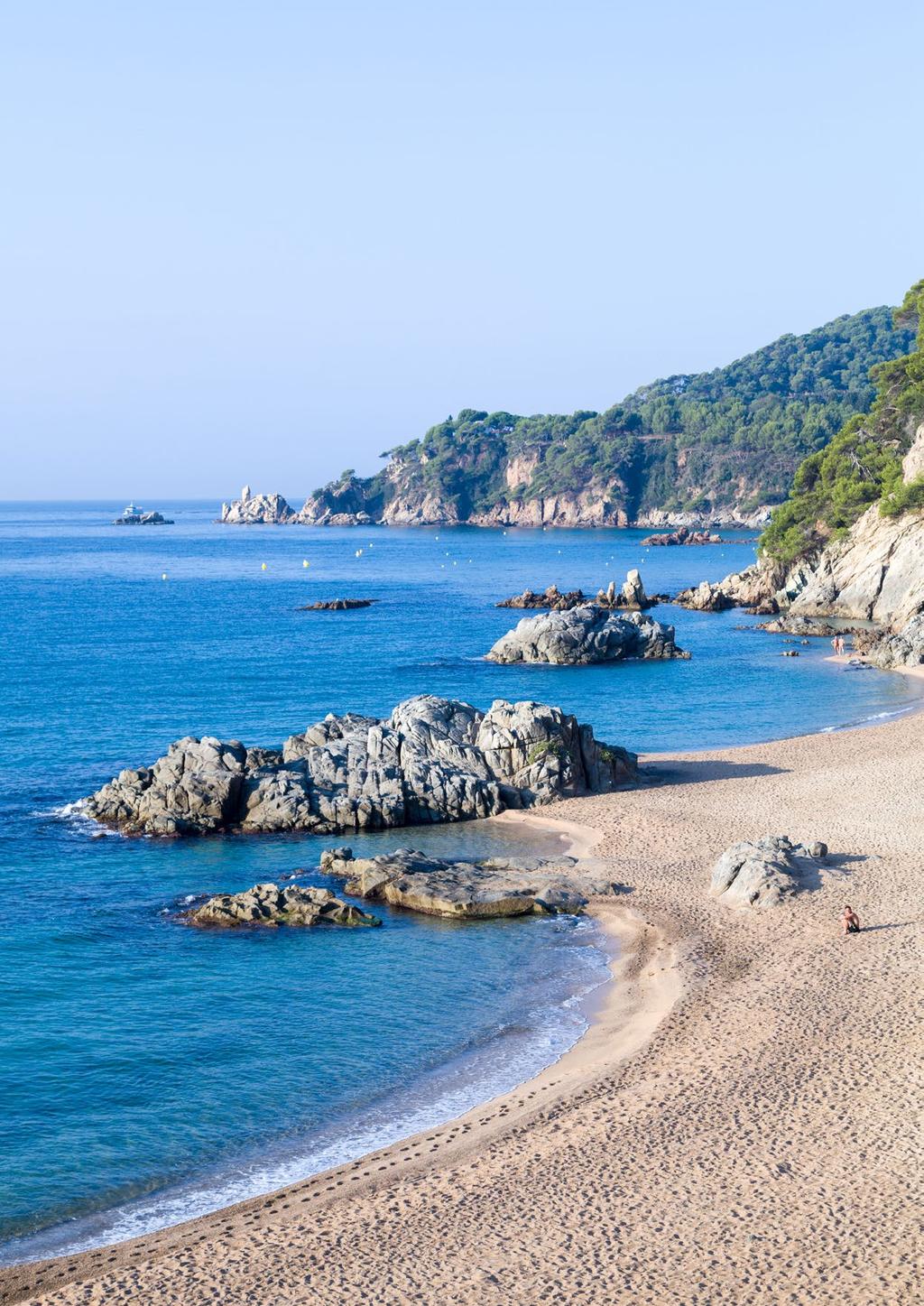 Conferences in the Costa Brava and Girona Pyrenees I Lloret de Mar I 17 Hotel capacity Category Number of establishments Number of rooms Guest capacity 5 * 4