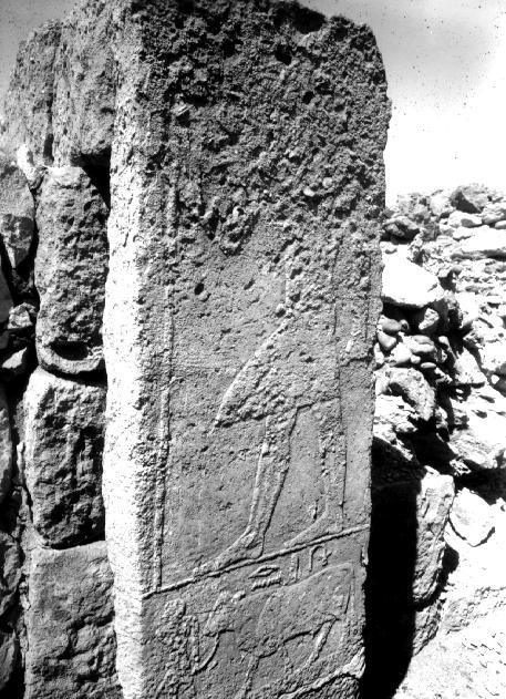 23a. 2087: west doorjamb, depicting anonymous owner and a servant leading an ox.
