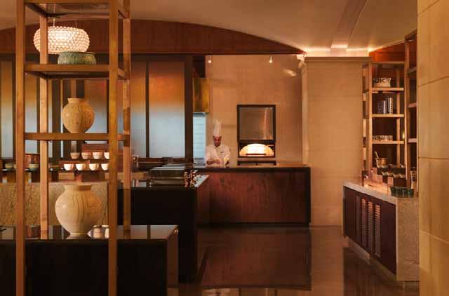 With a casual, relaxing atmosphere, Four Seasons welcomes you
