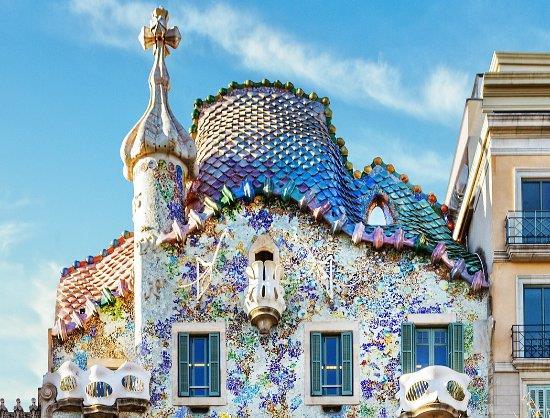 Catalan Modernism architecture (often known as Art Nouveau in the rest of Europe) developed between 1885 and 1982 and left an important legacy in Barcelona.