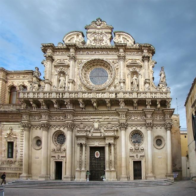 Among its countless monuments: the wonderful façade of Santa Croce, Piazza del Duomo, one of Italy s most beautiful squares, Sant Oronzo square and the Roman amphitheatre.