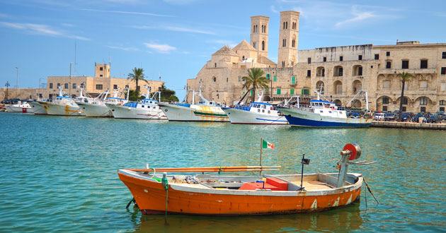 Most travellers skip Bari on their way to Puglia s big-hitter, Lecce (the towns have a longstanding rivalry, especially over soccer), but Bari doesn t lack history or culture.