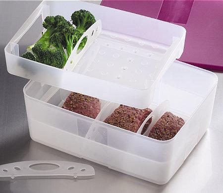 Includes two trays with handles and four snap-in dividers. 23½-cup/5.6 L capacity. 1106 Purplicious $61.