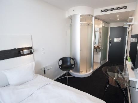 Room rate (single use / double use): DKK 1,275 / DKK 1,525 Copenhagen Island Hotel - 3* The moment you catch sight of Hotel Copenhagen Island, there can be no doubt architect Kim Utzon's genius is