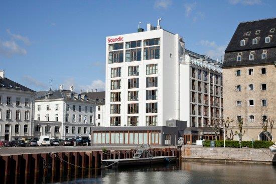 Tivoli amusement park, Nyhavn and Stroeget shopping street are all within walking distance of the hotel.