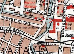 But some meters to the west, walking via Gang Malacca, is Roeah Malacca parallel with Kali Besar West. We could, in our imagination, stroll into old Roeah Malacca (Malacca Alley).