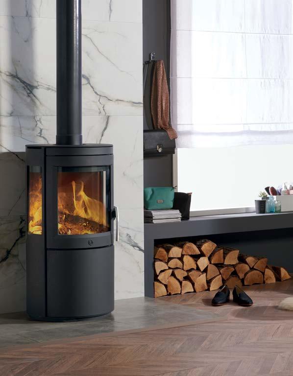 varde Bolton STOVE Panoramic flame views The Bolton is a three-sided stove featuring viewing windows on the left and right hand sides of the firebox, which allow its