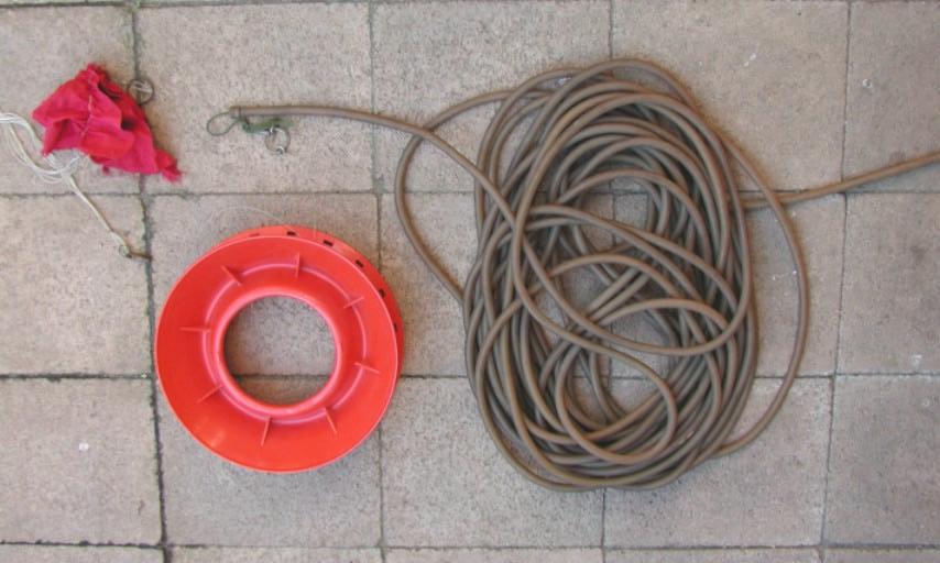 A high start, or bungee, consists of 33m of surgical rubber tubing, and around 90m of line with a ring and parachute/streamer attached to it.