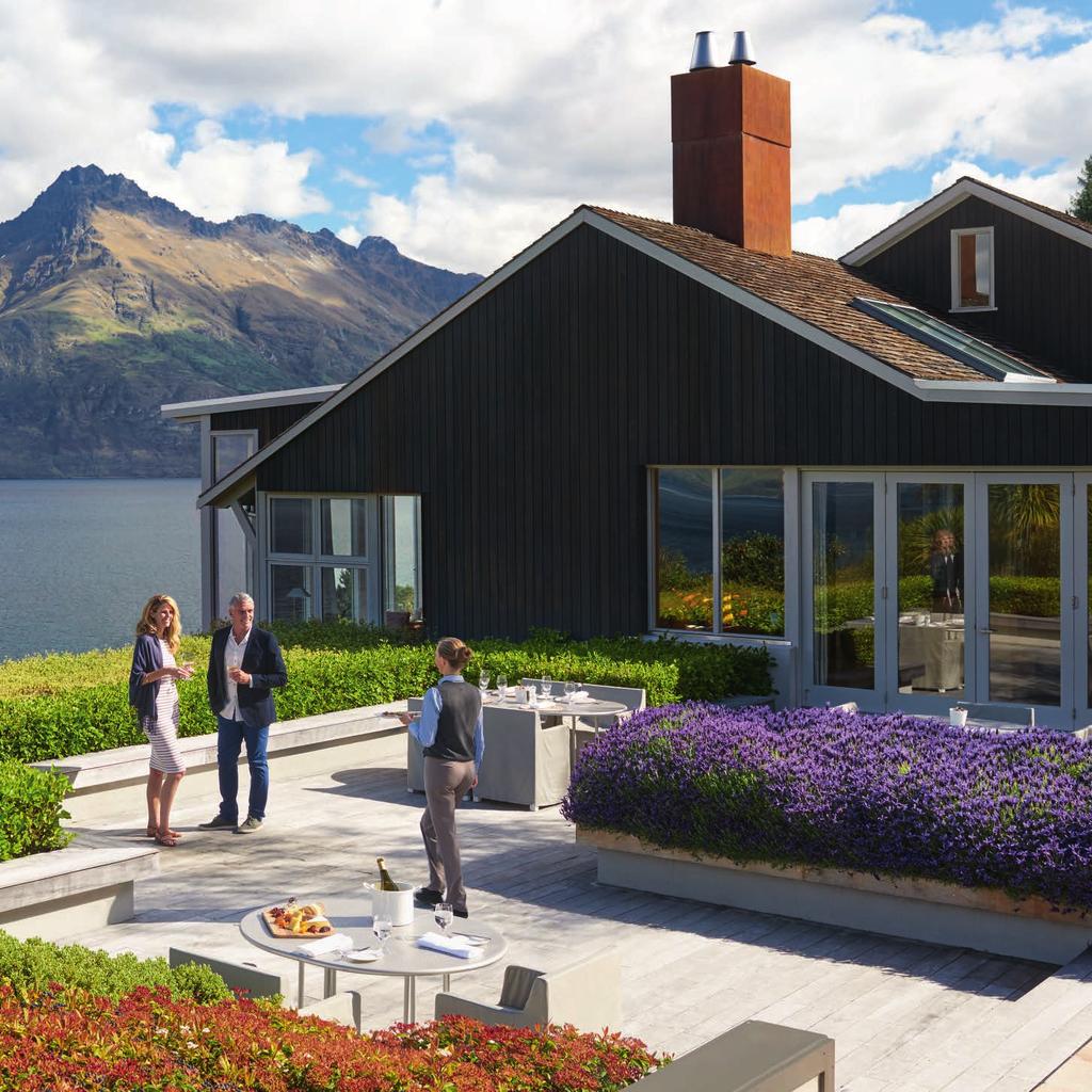 ACCOMMODATION LUXURY ACCOMMODATION New Zealand has a wide range of luxury accommodation from award-winning luxury lodges, bespoke city hotels and fine boutique B&B s to stunning private homes.