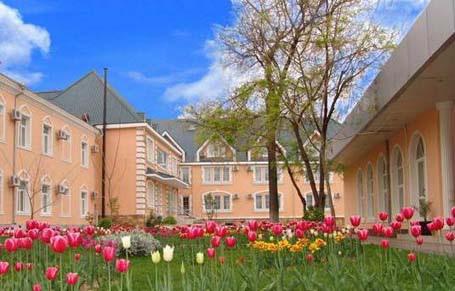 DUSHANBE SERENA HOTEL Located on Rudaki Avenue in the centre of Dushanbe, the 5* Serena Hotel is one of the best hotels in Dushanbe, combining traditionally Tajik decor with modern comfort.