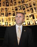 During his visit to Yad Vashem on 20 October, President of the Republic of Macedonia Gjorge Ivanov (right) was guided by Director of the Yad Vashem