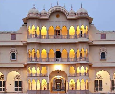End the morning with a visit to the City Palace of the Maharaja of Jaipur, with its fabulous collection of robes and saris in cotton and silk with gold lattice work.