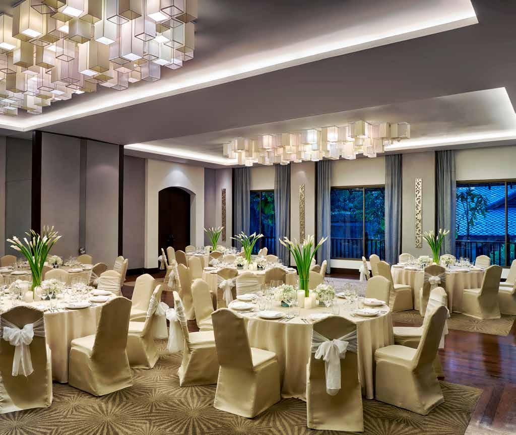 Dine with business partners and delegates in our palatial ballroom.