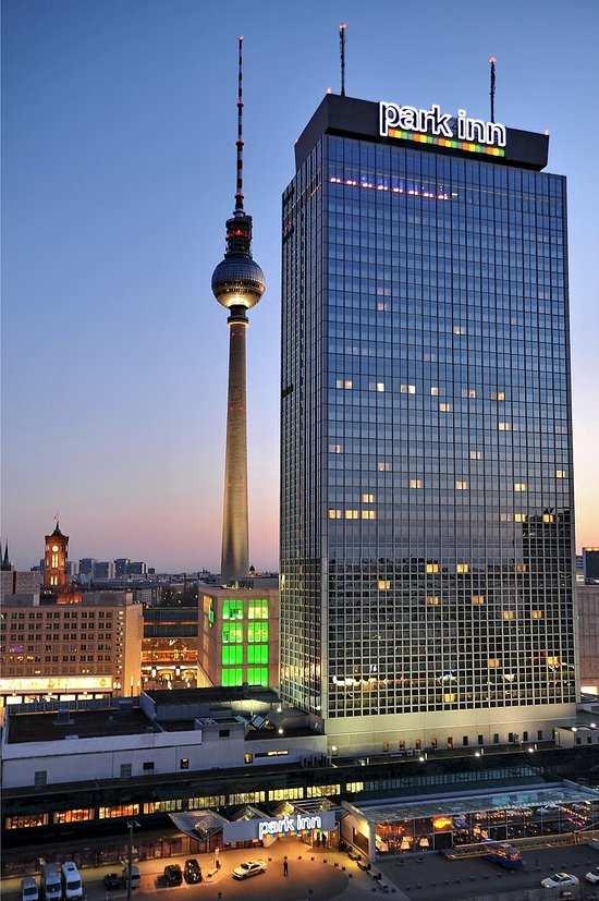 The 4-star hotel in central Berlin is located near Potsdamer Platz in the city centre, just 100 metres from the Anhalter Bahnhof S-Bahn train station and 25 minutes from Berlin Tegel Airport.