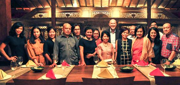 SNAPSHOTS INTIMATE DINNER DELIVERING Asia Communications recently held an intimate dinner with senior journalists and media executives at Plataran Dharmawangsa, Jakarta Selatan.