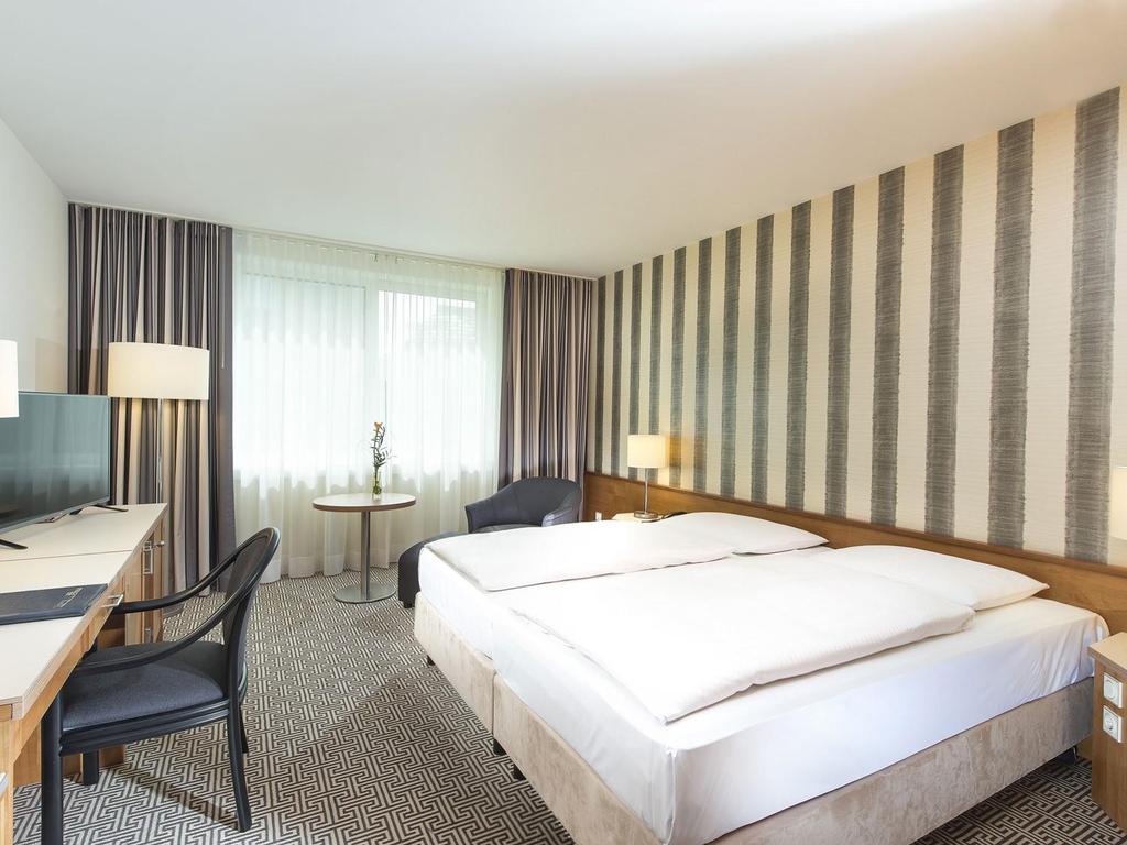 Handicapped / friendly in the Maritim Hotels wheelchair Hotel Bad Salzuflen (2) 80 80 no no Both floor level and folding wall available; Heightened toilet for 4 available Treatment of the Beauty Farm