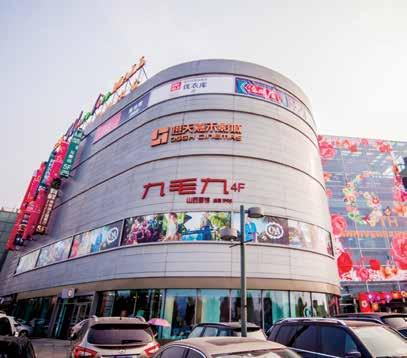 Property Highlights BEIJING WANLIU MALL 北京华联万柳购物中心 Premium Community Mall in Beijing s High Income Residential District AS AT 31 DECEMBER 2016 S$465.8 54,462 289 NO. OF 99.5% OCCUPANCY RATE 3.