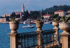 Predstavljamo Lopud - Villa Vilina na seznamu najboljših svetovnih otoških hotelov Villa Vilina je družinski hotel, ki so ga na otoku Lopudu v elafitskem otočju severozahodno od Dubrovnika obnovili