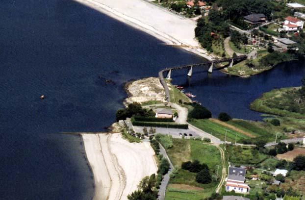 A transformación de Rianxo na 2ª metade do século XX (1956-2012) Imaxe 7: Imaxe da desembocadura conxunta do río Té e do río do Pazo. Na parte superior da imaxe chega a parroquia de Taragoña.
