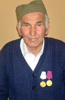 Ми ћемо вам пренети само део његовог богатог животног искуства. Рођен је 8. марта 1924. године у Миросаљцима. Као учесник II светског рата био је у чувеној 13. пролетерској бригади Рада Кончара.
