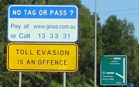 The toll price was not signed on either the Logan or Gateway Extension Motorway. There was no fixed or permanent 3 days to pay signage.