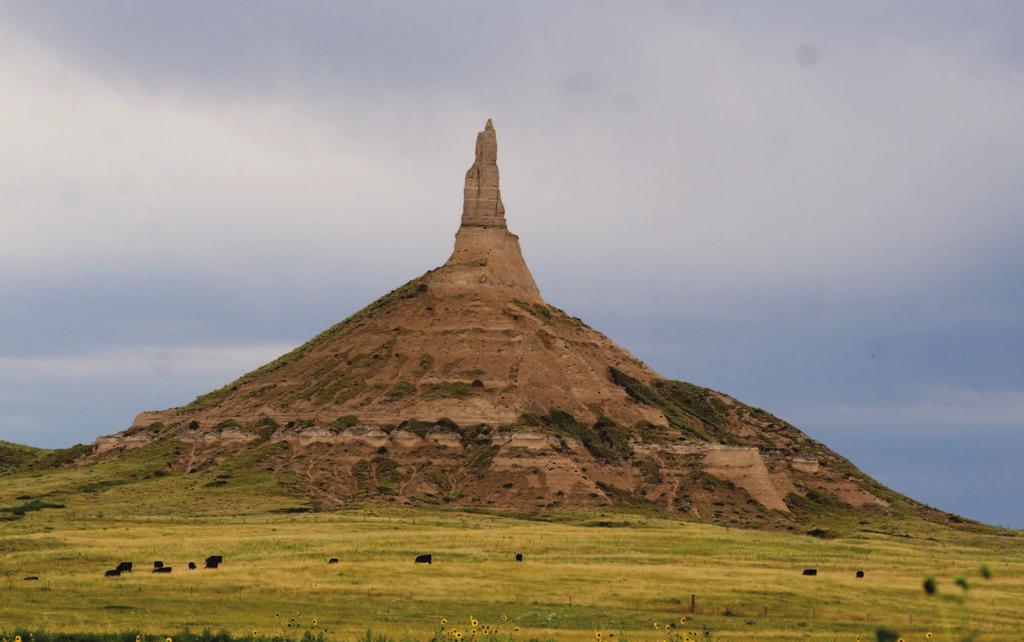 pioneers heading west on the Oregon and Mormon trails. Chimney Rock somewhat resembles an eroding Egyptian obelisk, while Courthouse and Jail Rocks remind me of ruined Gothic cathedrals.