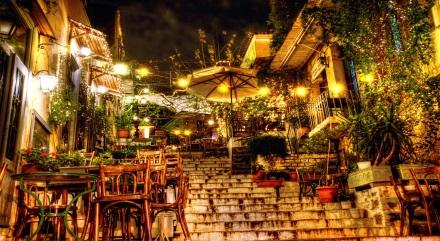 20:00 Walk around Athens Ancient City Centre (15 minutes) We will fuel your appetite with a night-walk around Athens Ancient City Centre (15 minutes).