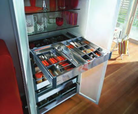 The UK TANDEMBOX plus programme: Standard M height inner drawers These drawers have been designed so that the runner positions and base/back dimensions are the same as the lay-on drawer.
