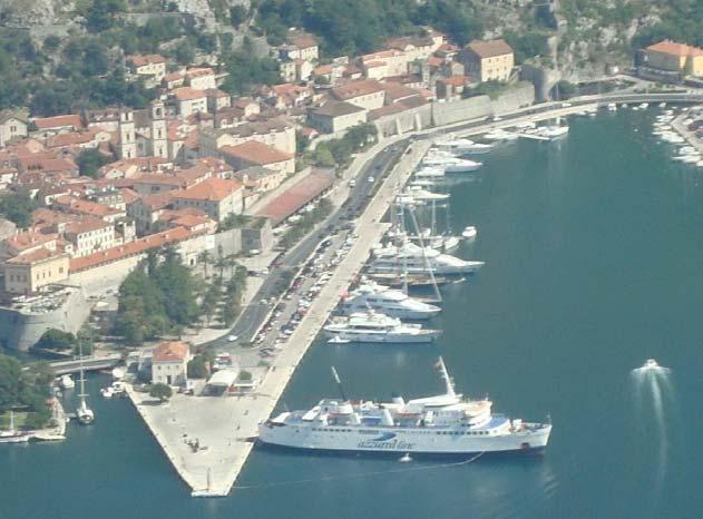 1.3. Luka Kotor, putnička luka Luka Kotor je određena geografskim položajem na sjeveroistočnoj hemisferi Zemlje: 18 46 36 E /42 26 27 N.