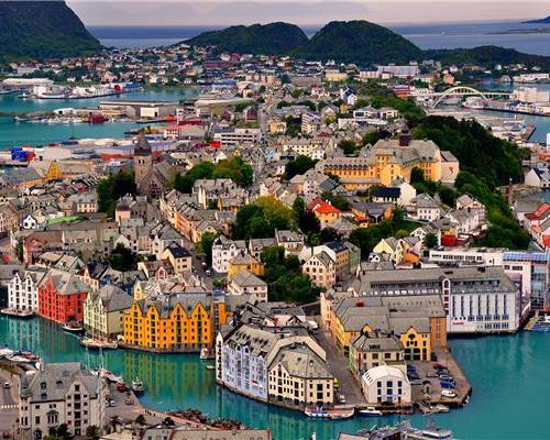 Page 4 of 10 Ålesund differs from most other Norwegian cities with its large concentration of buildings in the Jugend style of architecture (also known as Art Nouveau).