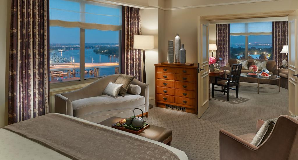 CHOOSE YOUR VIEW OF WATER OR LANDMARK Mandarin Oriental, Washington DC alone, provides coveted