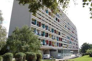 bringing light and air to the residents of urban housing The Unité type was most notable for its creation of internal streets and accommodation of social and communal functions: kindergartens,