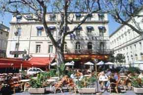 Confort hotels Hotel de l Horloge at Avignon The hotel is located in the very heart of Avignon, on the