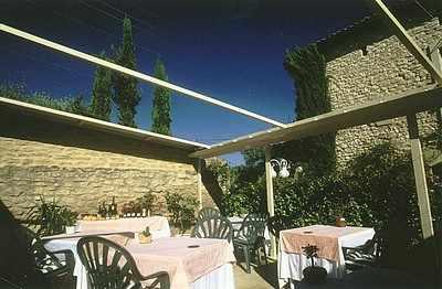 Templiers", then became "Vieux Moulin à huile" (olive oil mill) On a shadowed terrace