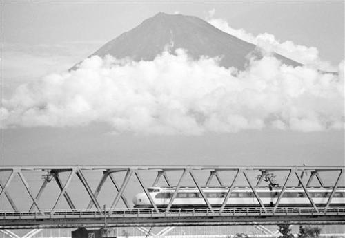 Zipping cross-country in a superhigh speed train has become commonplace in many countries these days, but it was unheard of when Japan launched its bullet train between Tokyo and Osaka 50 years ago